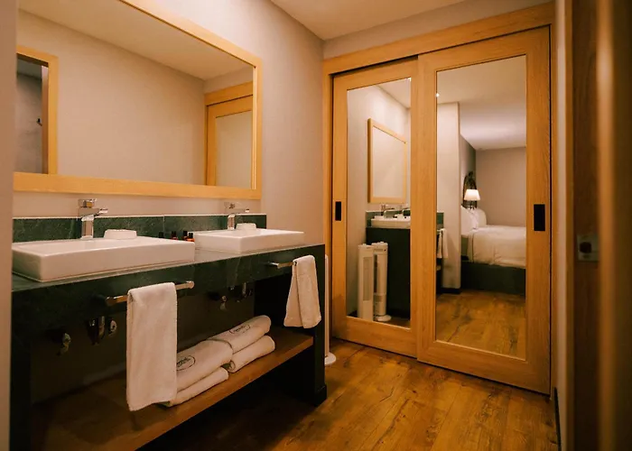 Canada Hotel 4*