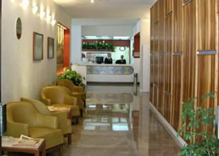 Hotel Canada 4*