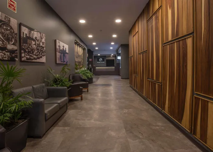 Hotel Canada 4*
